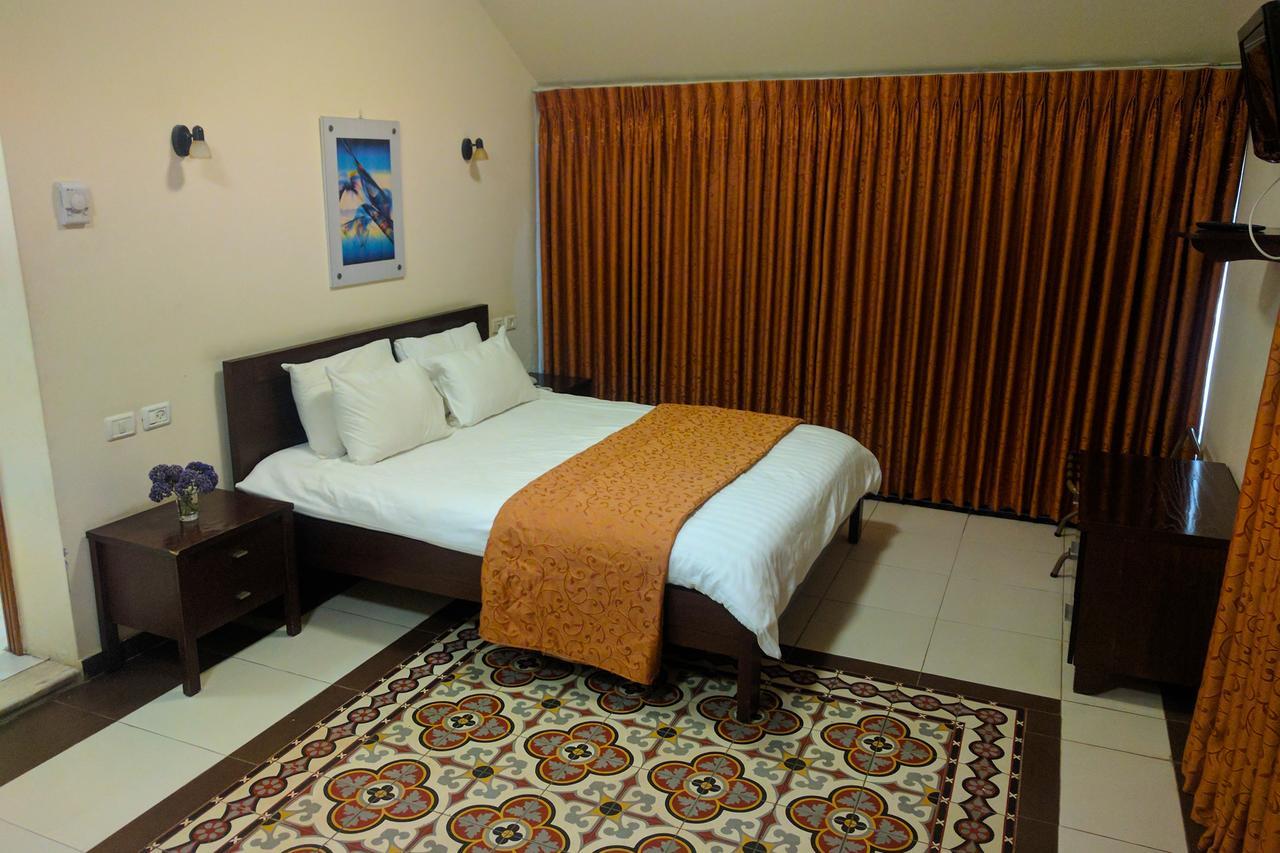 Alhambra Palace Hotel Suites - Ramallah Exterior photo